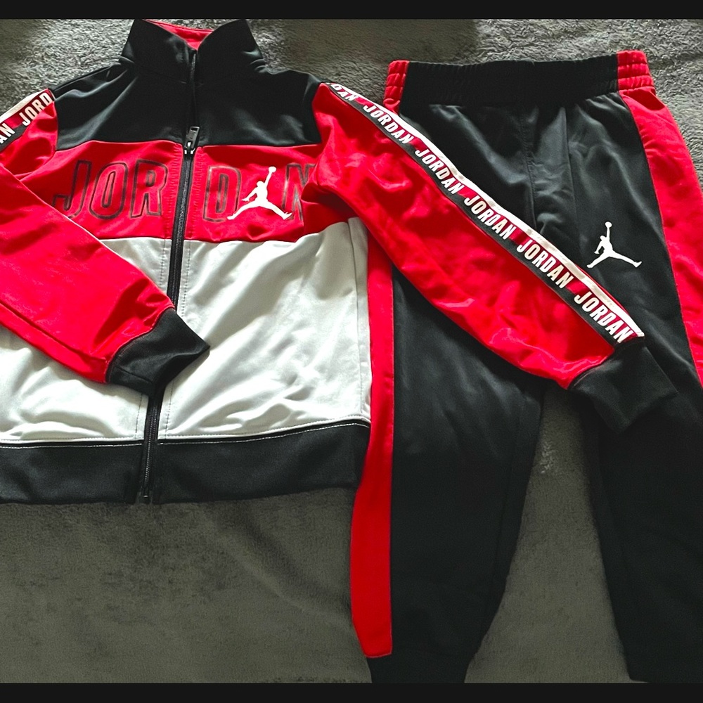 5T Boys Jordan Jogger Like New Black and Red